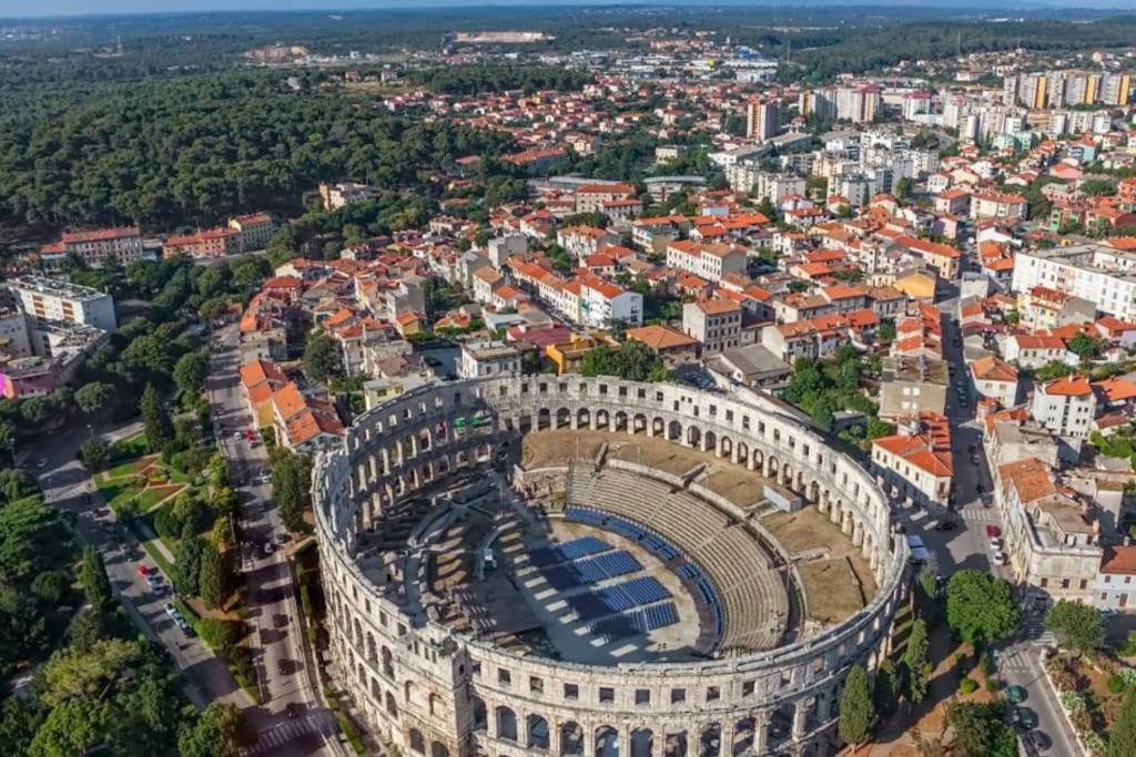 Eta - U Centru Grada Apartman Póla